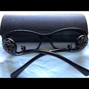 Women’s Prada frames 👓